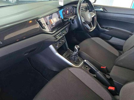 2022-Volkswagen-Polo-10-TSI-Life_9