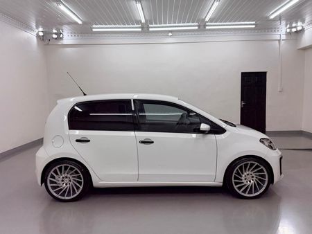 2019-Volkswagen-Up-Take-Up-10-5-dr_3