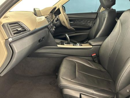 2012-BMW-3-Series-320i-Modern-Auto_9