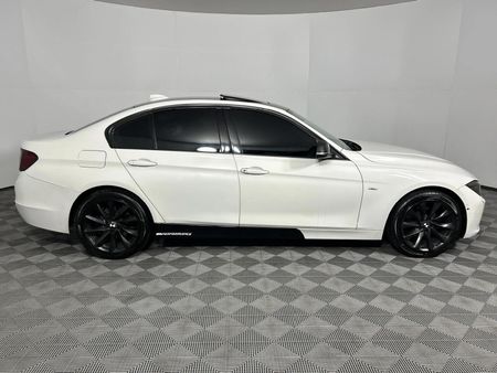 2012-BMW-3-Series-320i-Modern-Auto_3