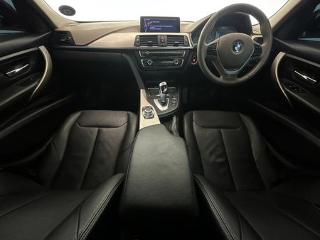 2012-BMW-3-Series-320i-Modern-Auto_6