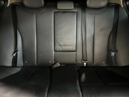 2012-BMW-3-Series-320i-Modern-Auto_8