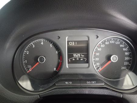 2019-Volkswagen-Polo-Vivo-14-Trendline-5-dr_11