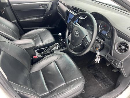 2020-Toyota-Corolla-16-Prestige_14