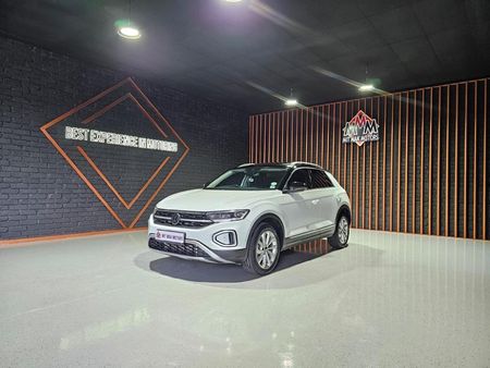 2022-Volkswagen-T-Roc-14-TSI-Design-Auto_0