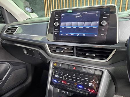2022-Volkswagen-T-Roc-14-TSI-Design-Auto_13