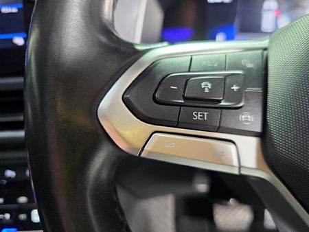 2022-Volkswagen-T-Roc-14-TSI-Design-Auto_15