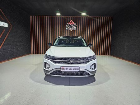 2022-Volkswagen-T-Roc-14-TSI-Design-Auto_1