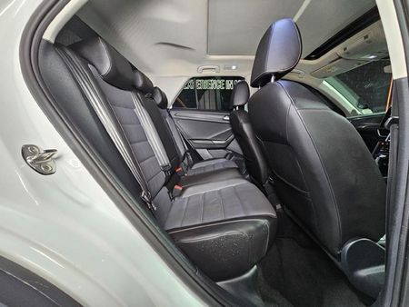 2022-Volkswagen-T-Roc-14-TSI-Design-Auto_21