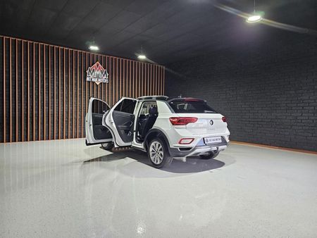 2022-Volkswagen-T-Roc-14-TSI-Design-Auto_23