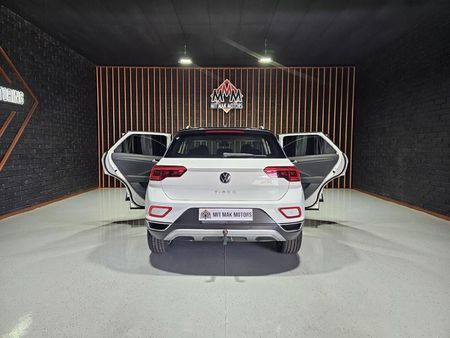 2022-Volkswagen-T-Roc-14-TSI-Design-Auto_24