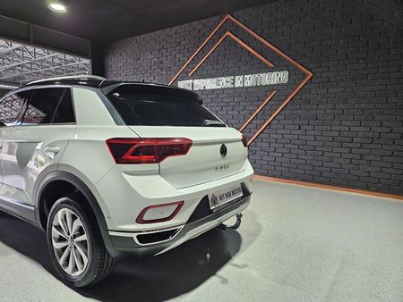 2022-Volkswagen-T-Roc-14-TSI-Design-Auto_28