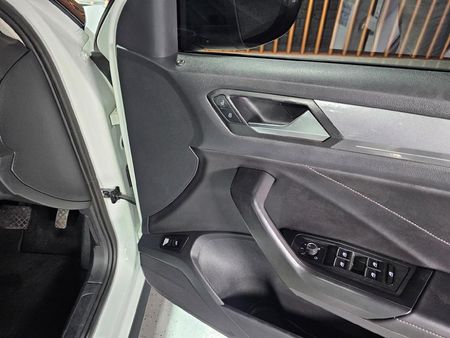 2022-Volkswagen-T-Roc-14-TSI-Design-Auto_7