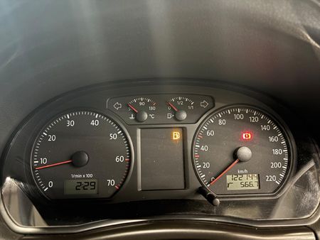 2017-Volkswagen-Polo-Vivo-GP-14-Trendline-5-dr_10