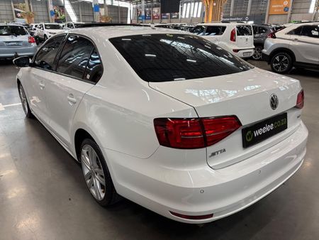 2015-Volkswagen-Jetta-GP-14-TSI-Comfortline-Auto_4