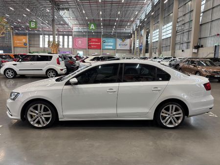2015-Volkswagen-Jetta-GP-14-TSI-Comfortline-Auto_5