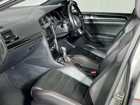2015-Volkswagen-Golf-VII-GTI-20-TSI-Auto-Performance_9