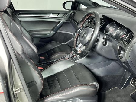 2015-Volkswagen-Golf-VII-GTI-20-TSI-Auto-Performance_10