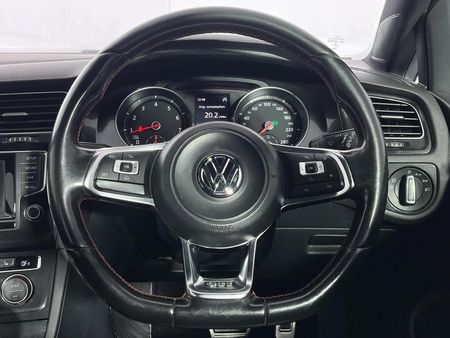 2015-Volkswagen-Golf-VII-GTI-20-TSI-Auto-Performance_13