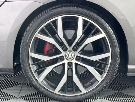 2015-Volkswagen-Golf-VII-GTI-20-TSI-Auto-Performance_17