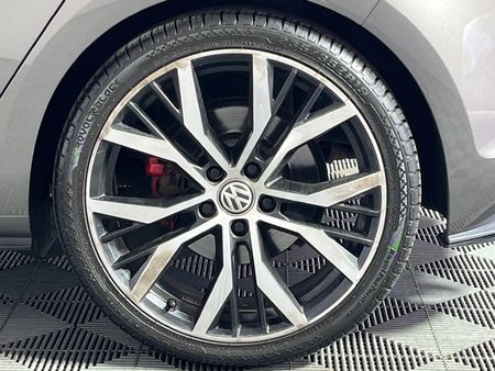 2015-Volkswagen-Golf-VII-GTI-20-TSI-Auto-Performance_19