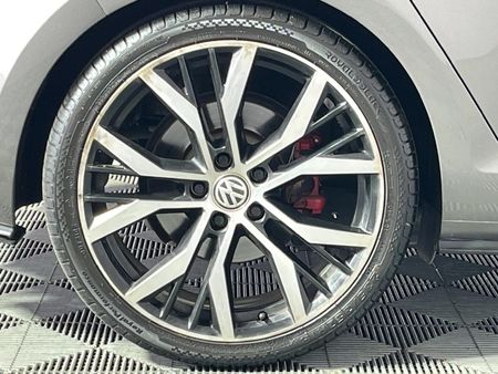 2015-Volkswagen-Golf-VII-GTI-20-TSI-Auto-Performance_20