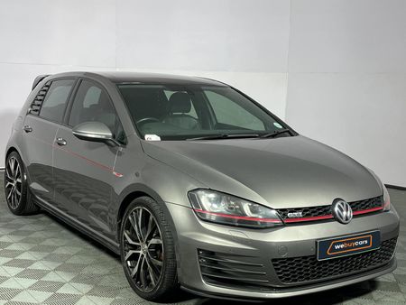 2015-Volkswagen-Golf-VII-GTI-20-TSI-Auto-Performance_2