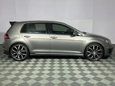 2015-Volkswagen-Golf-VII-GTI-20-TSI-Auto-Performance_3