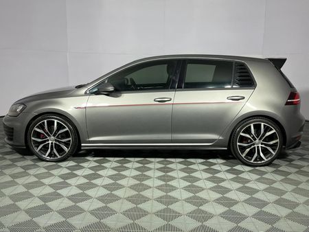 2015-Volkswagen-Golf-VII-GTI-20-TSI-Auto-Performance_5