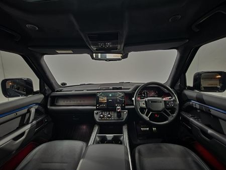 2026-Land-Rover-Defender-110-44-V8-Octa-P635_10