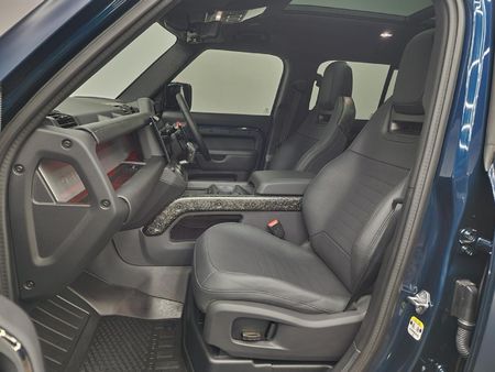 2026-Land-Rover-Defender-110-44-V8-Octa-P635_12