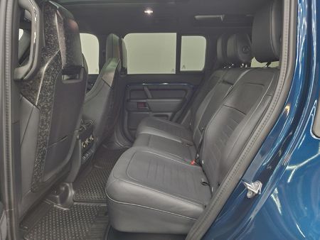 2026-Land-Rover-Defender-110-44-V8-Octa-P635_15