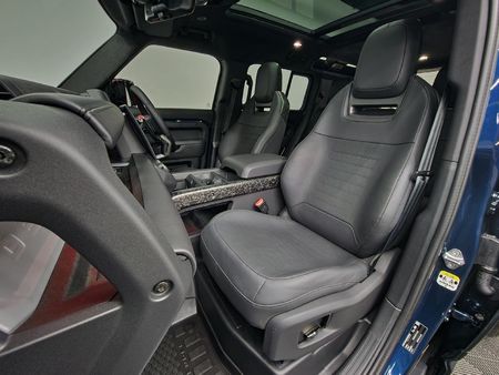 2026-Land-Rover-Defender-110-44-V8-Octa-P635_16