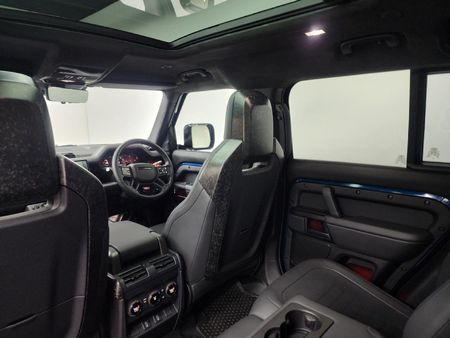 2026-Land-Rover-Defender-110-44-V8-Octa-P635_18