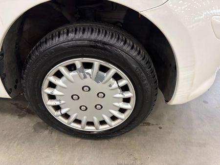 2015-Nissan-Micra-12-Visia-5-dr_8