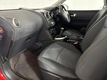 2011-Nissan-Qashqai-16-Visia_9