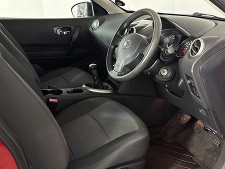 2011-Nissan-Qashqai-16-Visia_10