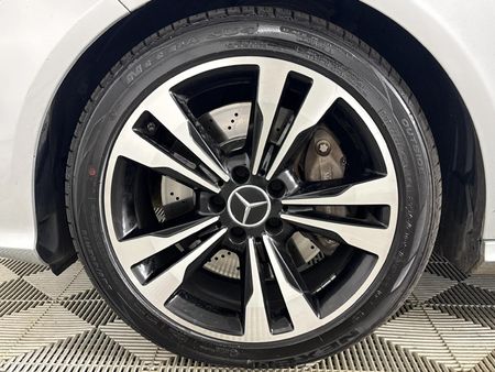 2015-Mercedes-Benz-E-Class-E-400-Avantgarde_16