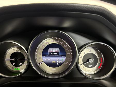 2015-Mercedes-Benz-E-Class-E-400-Avantgarde_7