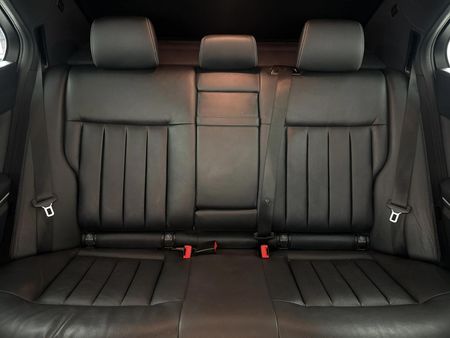 2015-Mercedes-Benz-E-Class-E-400-Avantgarde_8