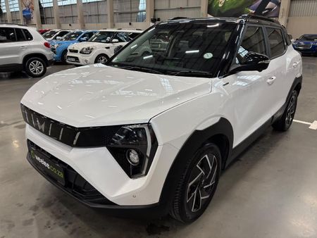 2025-Mahindra-XUV-3XO-12T-AX7L_2