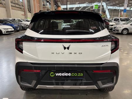 2025-Mahindra-XUV-3XO-12T-AX7L_5