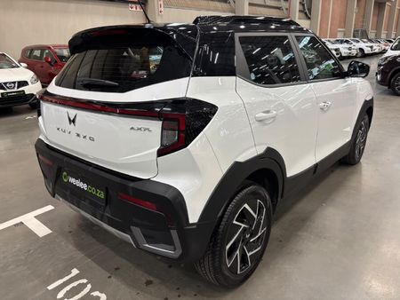 2025-Mahindra-XUV-3XO-12T-AX7L_6