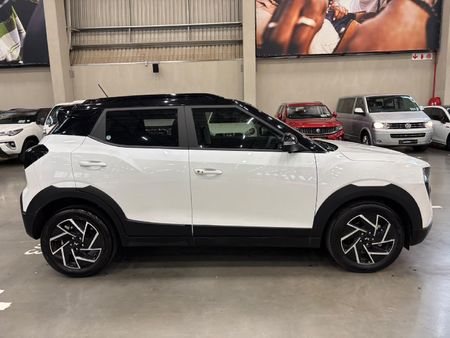 2025-Mahindra-XUV-3XO-12T-AX7L_7