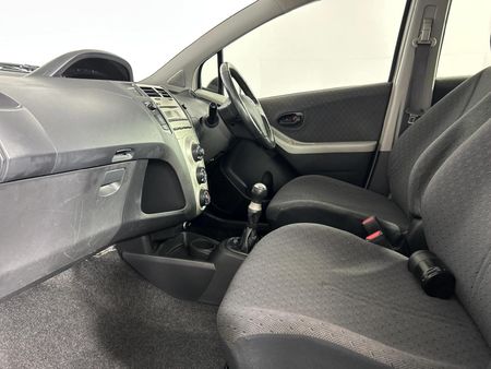2011-Toyota-Yaris-Zen3-5-dr_9