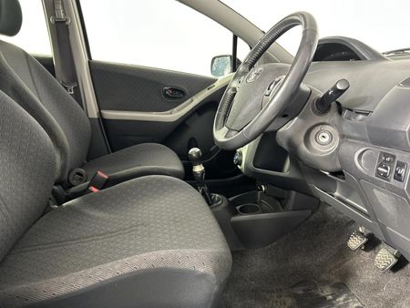 2011-Toyota-Yaris-Zen3-5-dr_10