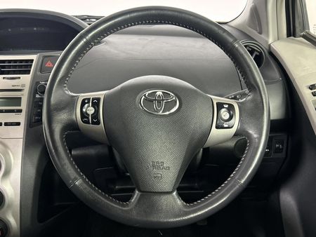 2011-Toyota-Yaris-Zen3-5-dr_13