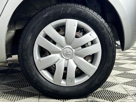 2011-Toyota-Yaris-Zen3-5-dr_18