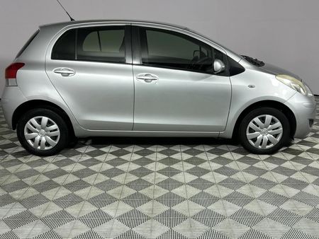 2011-Toyota-Yaris-Zen3-5-dr_3