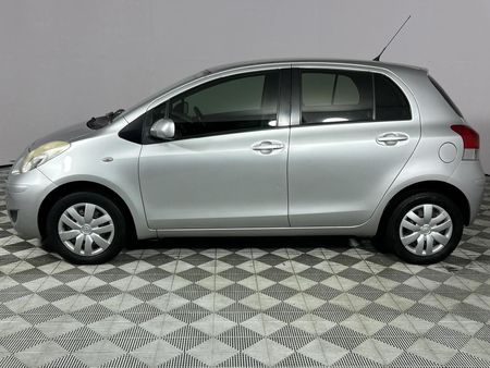 2011-Toyota-Yaris-Zen3-5-dr_5